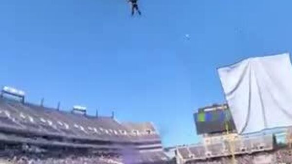 【危ない！ パラシュートであわや大惨事】 - Sputnik 日本