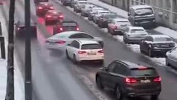 【多重事故はこうやって起こる】 - Sputnik 日本