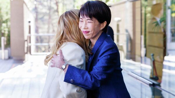 【「ハグ」交わす 高市首相、イタリアのメローニ首相をおもてなし】 - Sputnik 日本