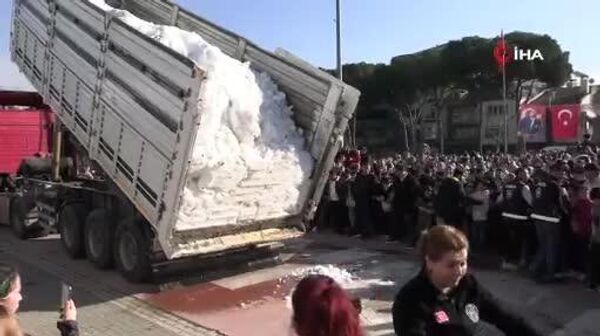 【14年ぶりの雪に子どもたちが大喜び！】 - Sputnik 日本