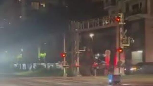 【デリバリーが届かない？配送ロボットが列車にひかれてしまったのかも…】 - Sputnik 日本