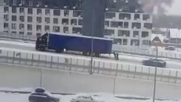 【冬に素手で立ち向かう 怪力で優しいロシア交通警官】 - Sputnik 日本