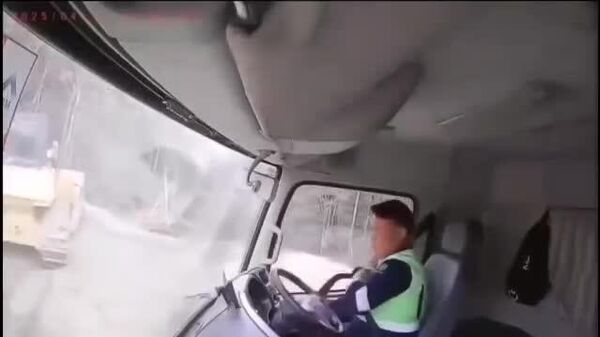 【一瞬の判断が命を救った】 - Sputnik 日本