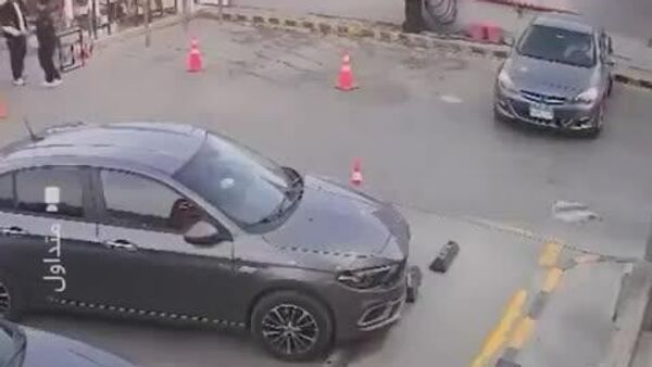 【間一髪のところで命拾い ガソスタ沈没】 - Sputnik 日本