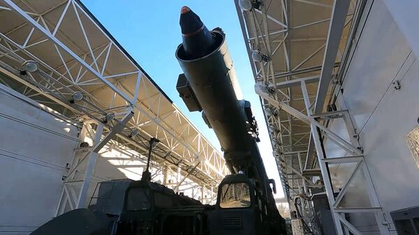 ロシアのプレセツク宇宙基地で実施された戦略核部隊演習において、陸・海・空の部隊が参加する中、「ヤルス」大陸間弾道ミサイルが展開された - Sputnik 日本