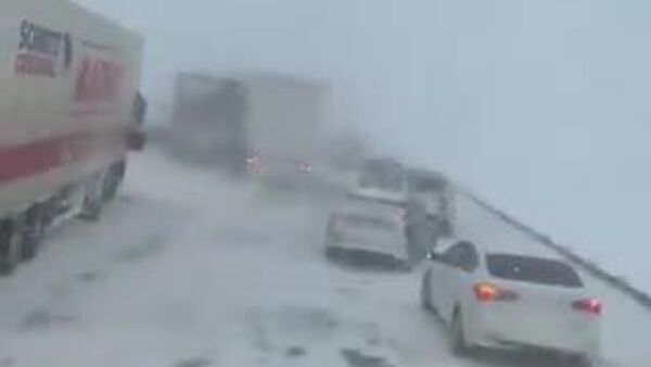 【大吹雪のモスクワ 首都周辺でも交通が麻痺】 - Sputnik 日本