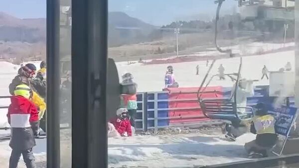 【中国スキー場でリフト暴走 飛び降りる客】 - Sputnik 日本