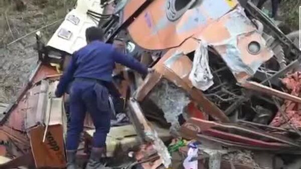 【300m下にバス転落 ネパールで18人死亡、日本人もけが】 - Sputnik 日本