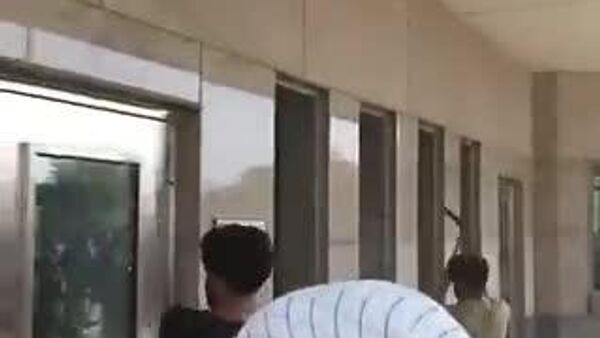 【在パキスタン米国領事館、デモ隊の襲撃受ける ハメネイ師死亡受け】 - Sputnik 日本