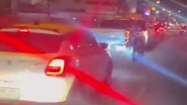 【東南アジア諸国のガソリンスタンドに行列 中東紛争巡るパニックはどの程度事実に基づいているのか？】 - Sputnik 日本