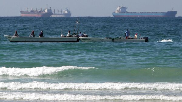 Нефтяные танкеры проходят через Ормузский пролив. Архивное фото - Sputnik 日本