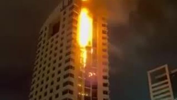 【クウェート首都の高層ビル、攻撃後に火災】 - Sputnik 日本