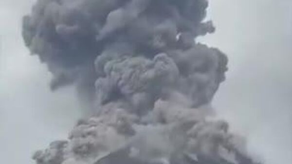 【エクアドルで凄まじい噴火】 - Sputnik 日本