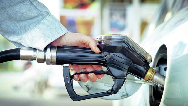 【米国でガソリン価格が高騰、カリフォルニアでは1ガロン5ドルを突破】 - Sputnik 日本