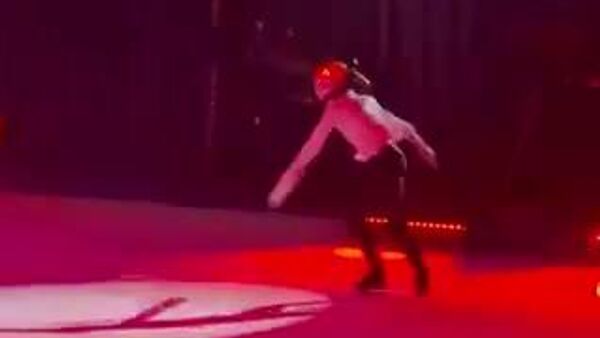 【ロシアのフィギュアスケーターらが「チェンソーマン」のテーマで会場を沸かせる】 - Sputnik 日本