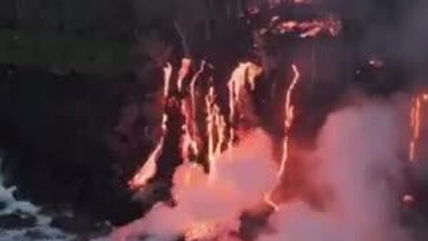 【噴火続くレユニオン島で稀に見る自然現象】 - Sputnik 日本