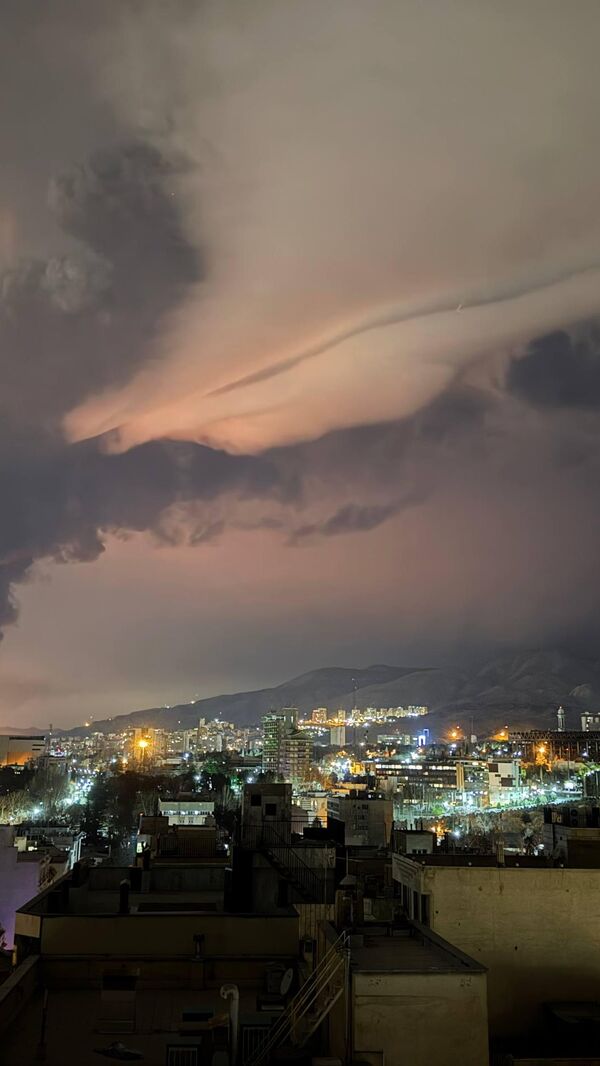 テヘラン西部のシャハラン石油貯蔵施設で爆発が発生 - Sputnik 日本