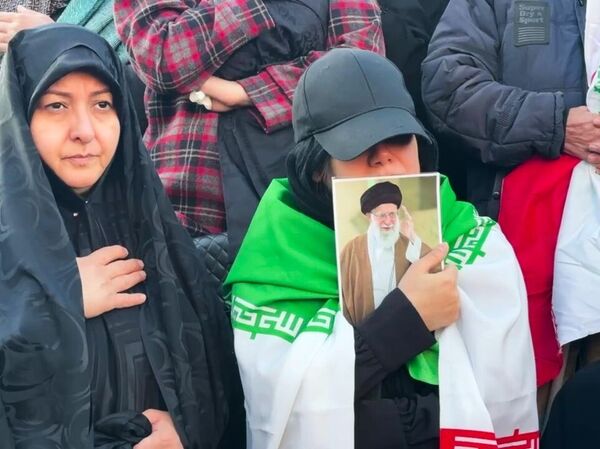 イランの故最高指導者、アヤトラ・アリ・ハメネイ氏を追悼する集会 - Sputnik 日本