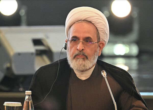 Ayatollah Alireza Arafi, head of Iran’s religious seminaries, member of the Guardian Council, and vice chairman of the Assembly of Experts.
 - Sputnik 日本