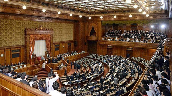 【審議は過去最短、歳出総額は過去最大 】(2/3) - Sputnik 日本