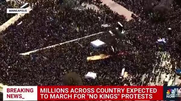 【「ノー・キングス」デモ 米国政治に反対する人々が街頭で抗議】 - Sputnik 日本