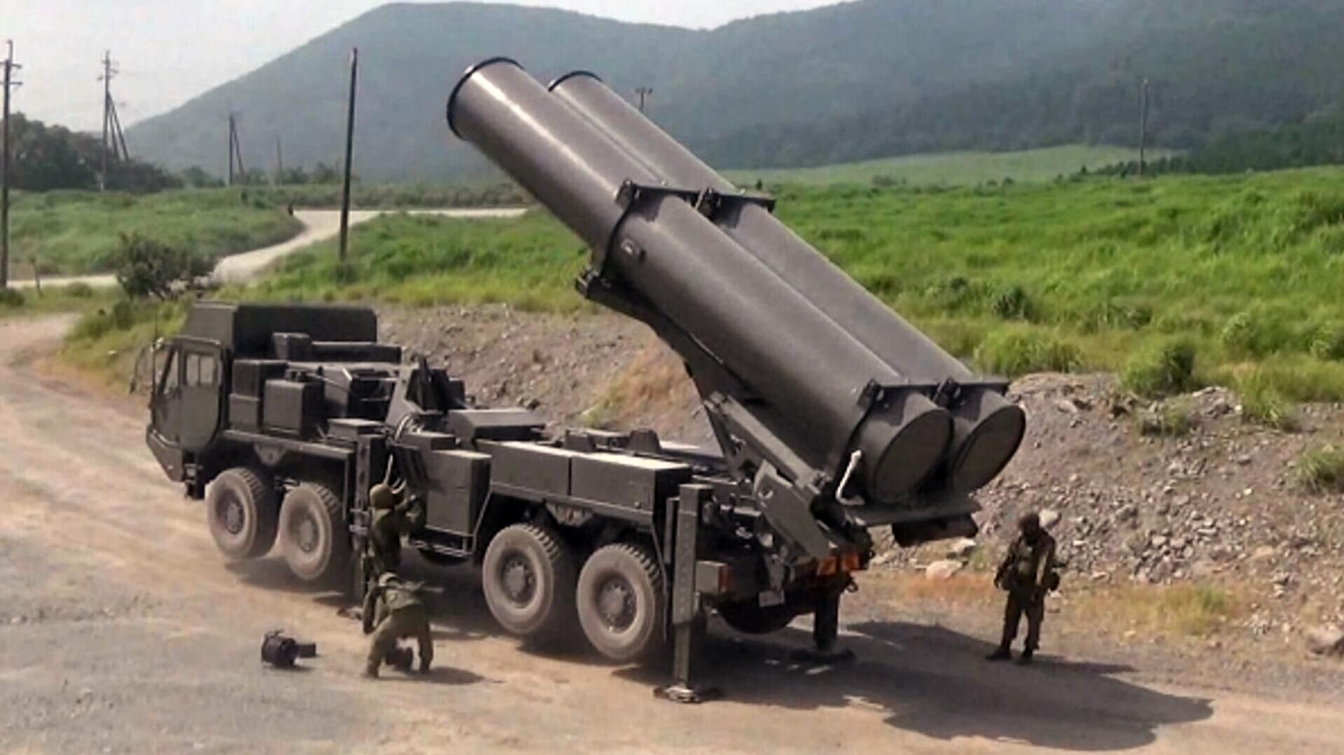 Пусковая установка для запуска гиперзвуковых планирующих блоков 25HGP на базе тяжелого колесного грузовика производства корпорации Mitsubishi - Sputnik 日本, 1920, 06.04.2026