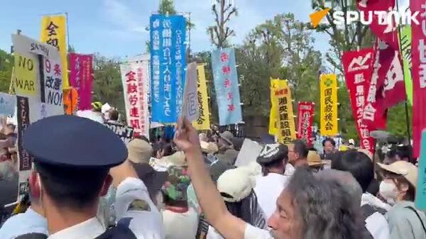 【9条改憲に反対 議事堂前に4万人近くが参加】 - Sputnik 日本