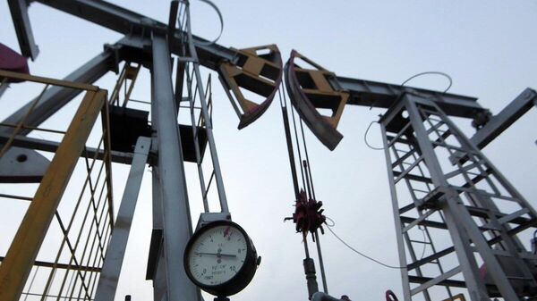 【ホルムズ海峡の封鎖でイランが原油生産量の削減開始】 - Sputnik 日本