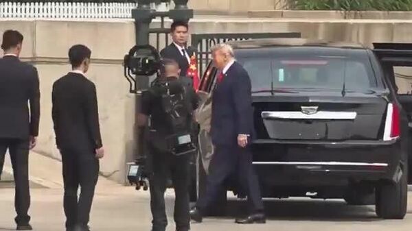 ❗️トランプ大統領は、習近平国家主席との会談が行われる北京の人民大会堂に到着した。 - Sputnik 日本