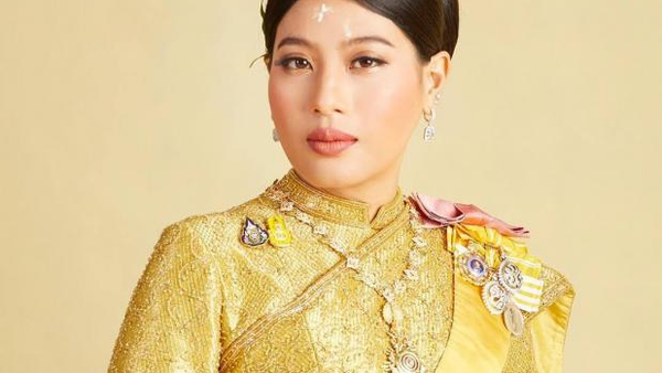 【タイでは「パー王女」以外に誰が王位継承資格を有するのか？】（3/3） 国民から「パー王女」の愛称で親しまれていたパチ​ャラキティヤパー王女は、法学の学位を取得し、国際的な経験も積み、社会活動にも積極的に取り組んでいたことから、 - Sputnik 日本