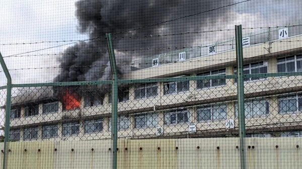 【東京北区小学校の火事、 児童数人が煙吸う】 - Sputnik 日本