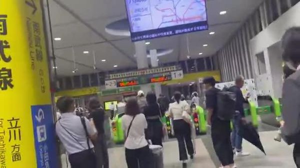 【山梨震度6弱で道路交通事情に乱れ 新幹線が一部区間で運転見合わせ、高速道路も通行止め】 - Sputnik 日本