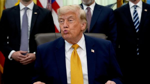 Президент Дональд Трамп выступает в Овальном кабинете Белого дома - Sputnik 日本