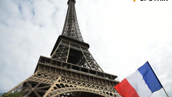 【エッフェル塔、猛暑で約10センチ高くなる】 - Sputnik 日本