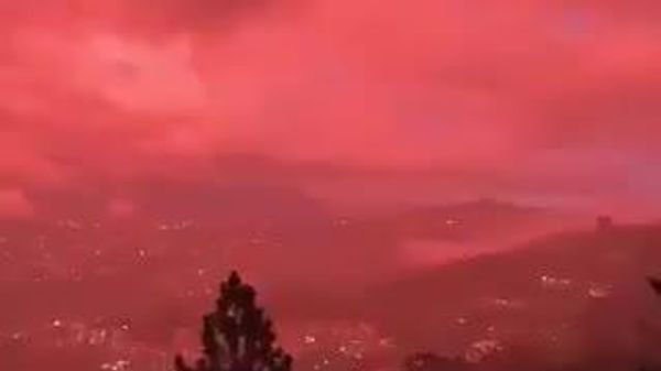 【被災地の空に深紅の絶景】 - Sputnik 日本