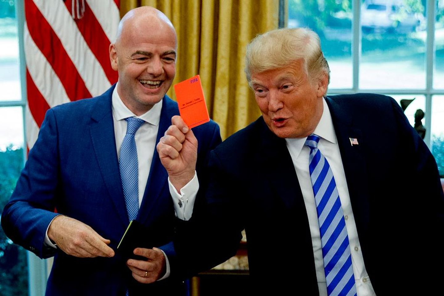 El presidente de la FIFA, Gianni Infantino y el mandatario de EEUU, Donald Trump, en el Despacho Oval de la Casa Blanca, el 28 de agosto de 2018, en Washington El presidente de la FIFA, Gianni Infantino y el mandatario de EEUU, Donald Trump, en el Despacho Oval de la Casa Blanca, el 28 de agosto de 2018, en Washington - Sputnik 日本