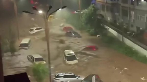 【洪水で車流される 中国北部】 - Sputnik 日本