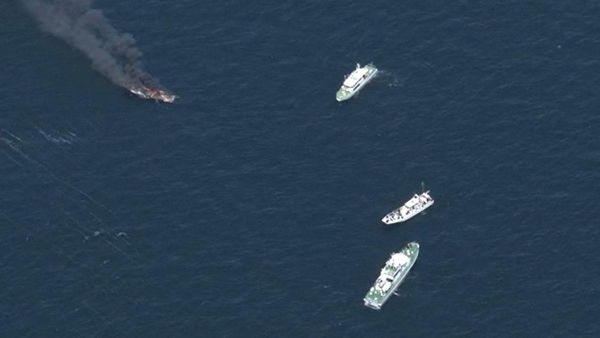 【神奈川県三浦沖合の船から煙】 - Sputnik 日本