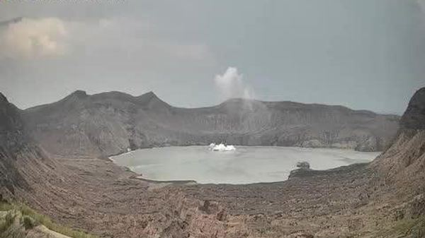 【フィリピンのタール火山 同じ日に2回噴火】 - Sputnik 日本