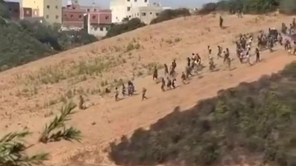 【スペイン領セウタへ不法潜入者およそ300人をモロッコ警察が阻止】 - Sputnik 日本