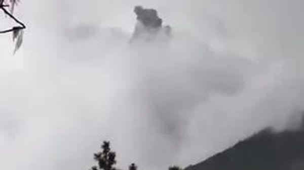 【火山噴火が雷を呼んだ】 - Sputnik 日本