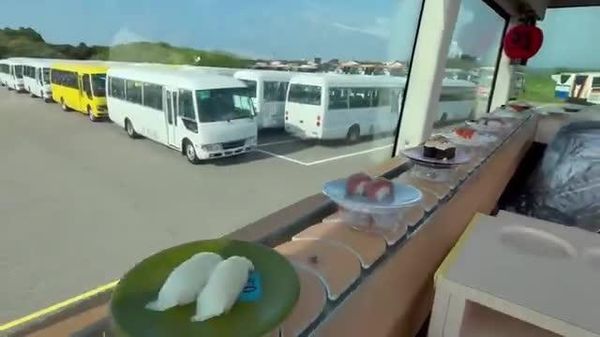【回転観光しながら、寿司を頬張る？ 東京で始まるSUSHI BUS】 - Sputnik 日本
