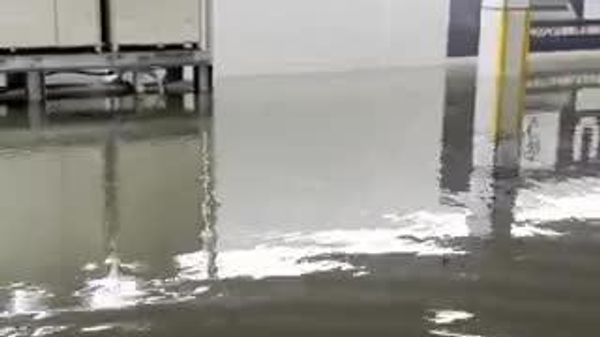 【大雨で駐車場が冠水 岡山・倉敷】 - Sputnik 日本