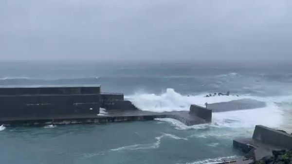 【レベル5特別警報の伊豆大島 大荒れに】 - Sputnik 日本
