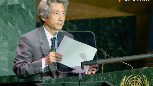 【小泉元首相「平和は武力のみを通じて達成することはできない」（2004年）】(3/7) - Sputnik 日本