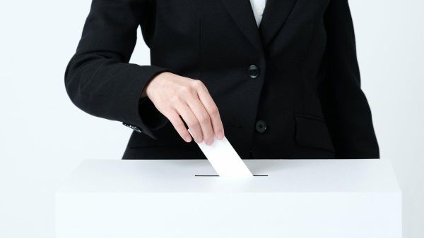 【18歳未満の選挙運動全面禁止は「違憲」＝東京地裁】 - Sputnik 日本