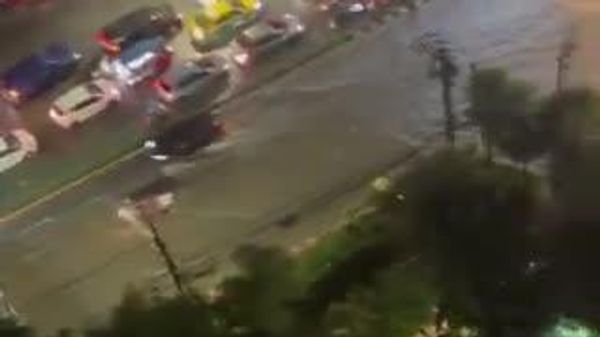 【バンコク 長時間の大雨で道路冠水 強風で屋根材飛散】 - Sputnik 日本