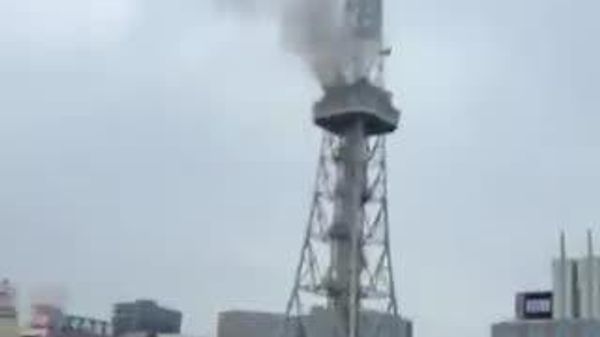 【名古屋のテレビ塔「MIRAI TOWER」、展望台付近から煙】 - Sputnik 日本