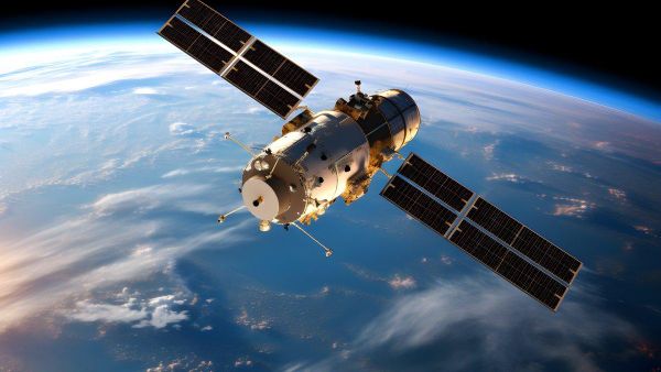 【宇宙安全保障体制の構築へ移行する日本】 日本のメディアによると、防衛省は、他国の宇宙機器が何らかの方法で機能を妨害する能力を持つ、いわゆる「キラー（衛星攻撃）衛星」から日本の人工衛星を守るための「ボディーガード（防護）衛星」システムの構築に向けた検討に着手した。 - Sputnik 日本