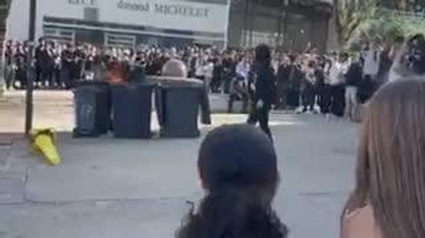 【仏高校生によるデモ拡大 警察だけで対処しきれないときは、保護者の「出番」】 - Sputnik 日本